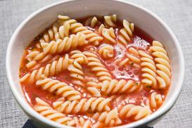 Jak zrobić zupę pomidorową? 4 najlepsze przepisy na pomidorówkę