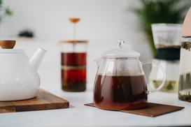 Czerwona herbata - czym wyróżnia się na tle pozostałych rodzajów? Komu zasmakuje?