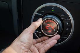 Jak wyczyścić klimatyzację samochodową? Sprawdzone sposoby