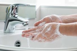 Jak powinna wyglądać instrukcja mycia i dezynfekcji rąk? Wyjaśniamy