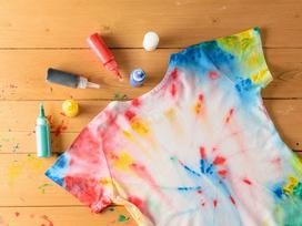 Farbowanie ubrań krok po kroku – sprawdź, jak zrobić to samodzielnie