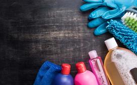 Popularne środki czyszczące - które warto wybrać, których unikać