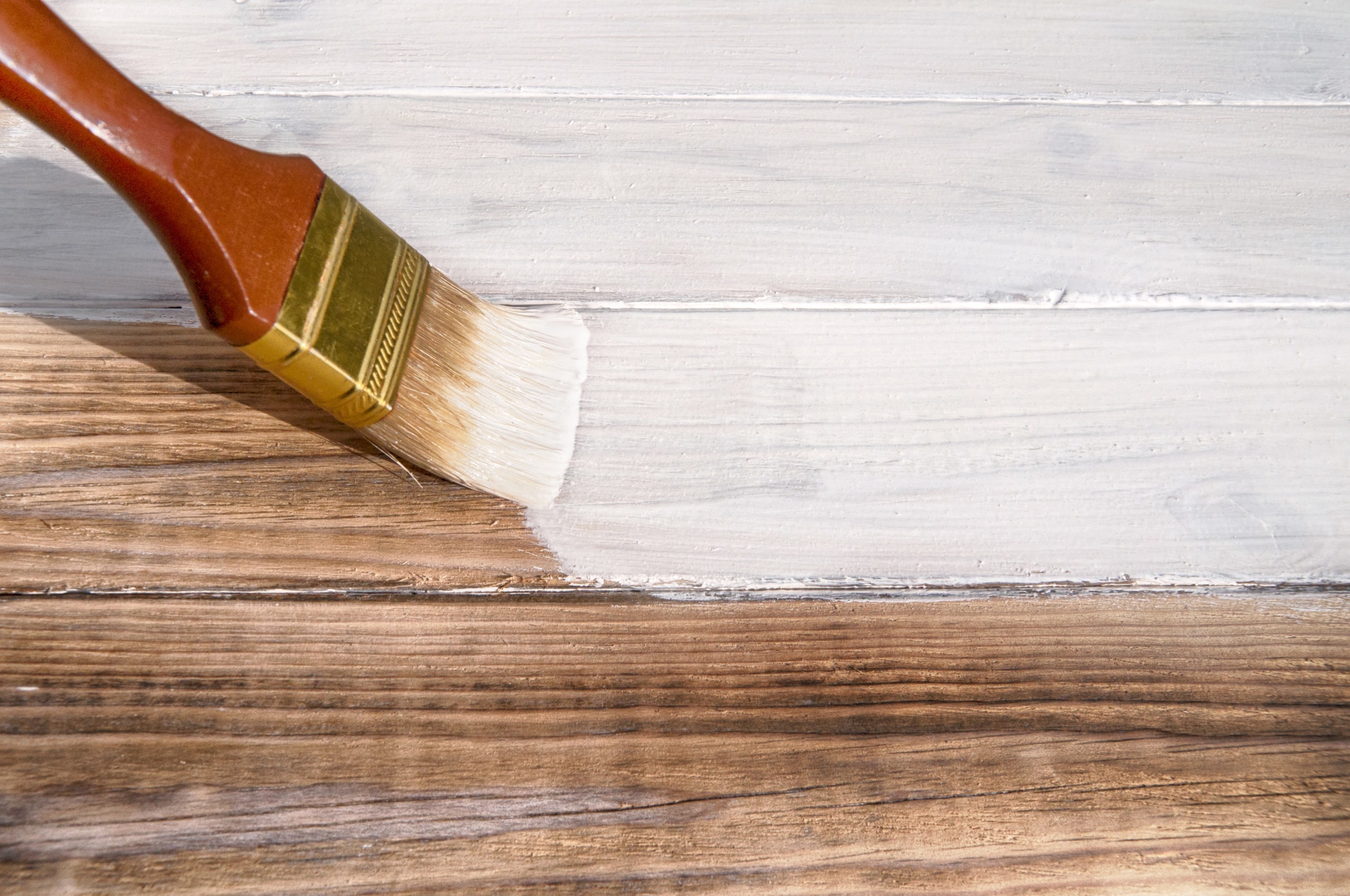 Czym malować drewno sosnowe